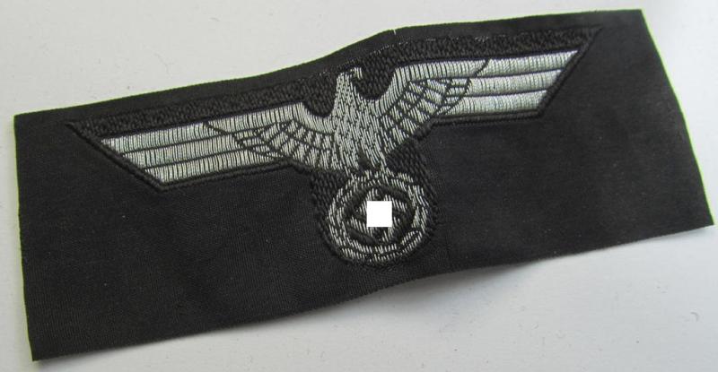 Stunning - and very rarely encountered! - WH (Heeres) 'flatwire'-woven, officers'-type overseas cap-eagle (ie. 'Offiziers-Mützenadler für Panzer-Schiffchen') that comes mounted onto a black-coloured background