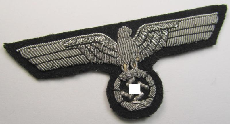 Superb - and just moderately used! - WH (Heeres) officers'-type, hand-embroidered breast-eagle (ie. 'Brustadler für Offz.') as was executed in silverish-coloured braid as was intended for usage on the various officers'- 'wrap-around'-pattern tunics