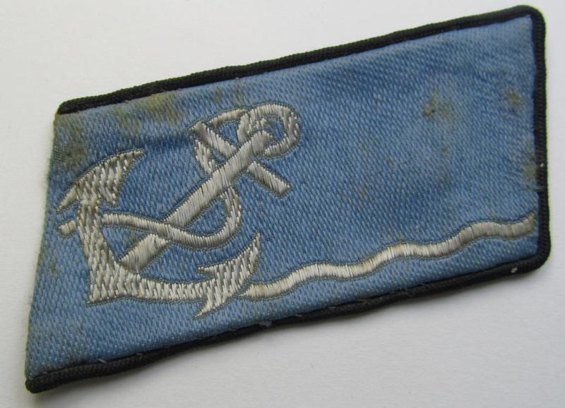 Superb - single but nevertheless exceedingly rarely found! - light-bluish-coloured and neatly BeVo-woven collar-patch (ie. 'Kragenspiegel') as was specifically intended for staff-members serving within the: 'Wasserstrassen-Luftschutzdienst'