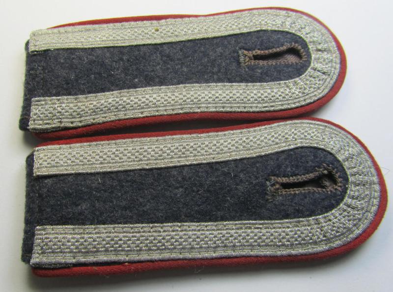 Attractive - and fully matching! - pair of WH (Luftwaffe), early-war-period- (and 'tailor-made') NCO-type shoulderstraps as was intended for usage by an: 'Unteroffizier eines Flakartillerie-Abteilungs o. Rgts.'