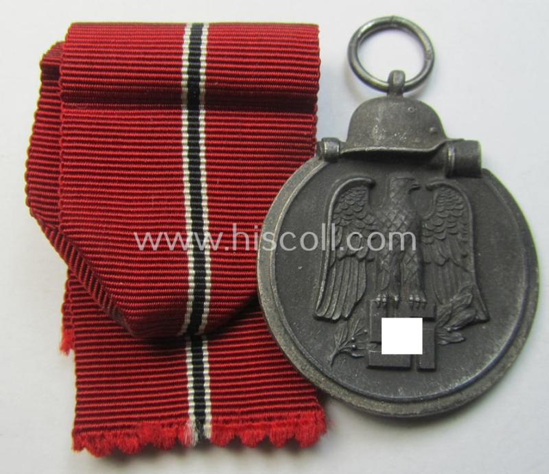 Attractive medal-set: 'Winterschlacht im Osten 1941-42' being a maker- (ie. '14'-) marked- (and/or 'Feinzink'-based) specimen by the maker: 'L.Chr. Lauer' and that comes together with its (minimally confectioned) ribbon (ie. 'Bandabschnitt')