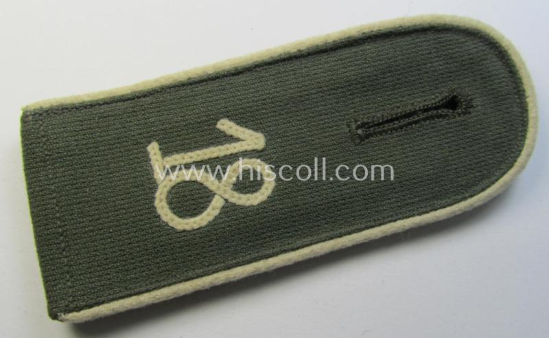 Attractive - regrettably single but scarcely seen! - early-period- (ie. 'Reichswehr'-era), WH (Heeres) 'cyphered' EM-type shoulderstrap (as executed in the 'rib-cord'-like linnen) as was intended for a: 'Soldat des Infanterie-Rgts. 18'