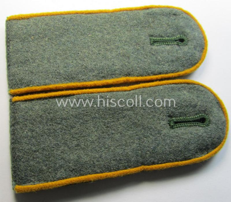 Attractive - and fully matching! - pair of WH (Heeres) early- (ie. mid-war-) period- (ie. 'M40'- ie. 'M43'-pattern, 'tailor-made') EM-type shoulderstraps as was intended for usage by a: 'Soldat eines Kavallerie- o. Aufklärungs-Abts.'