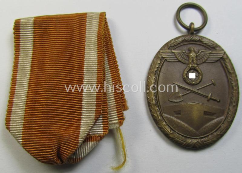 Medal-set: 'Deutsches Schutzwall Ehrenzeichen' (aka: 'Westwall'-medal) being a non-maker-marked- and/or: 'Buntmetall'-based specimen that comes together with its period- (and neatly folded ie. pre-confectioned) ribbon (ie. 'Bandabschnitt')