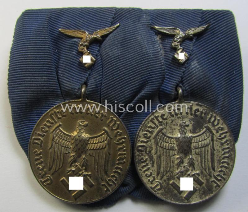Attractive, two-pieced medal-bar (ie. 'Spange') showing two: WH (Luftwaffe) so-called: 'Dienstauszeichnungen für 4 u. 12 Jahre Treue Dienste' that both come period-mounted as a so-called: 'Doppelspange'