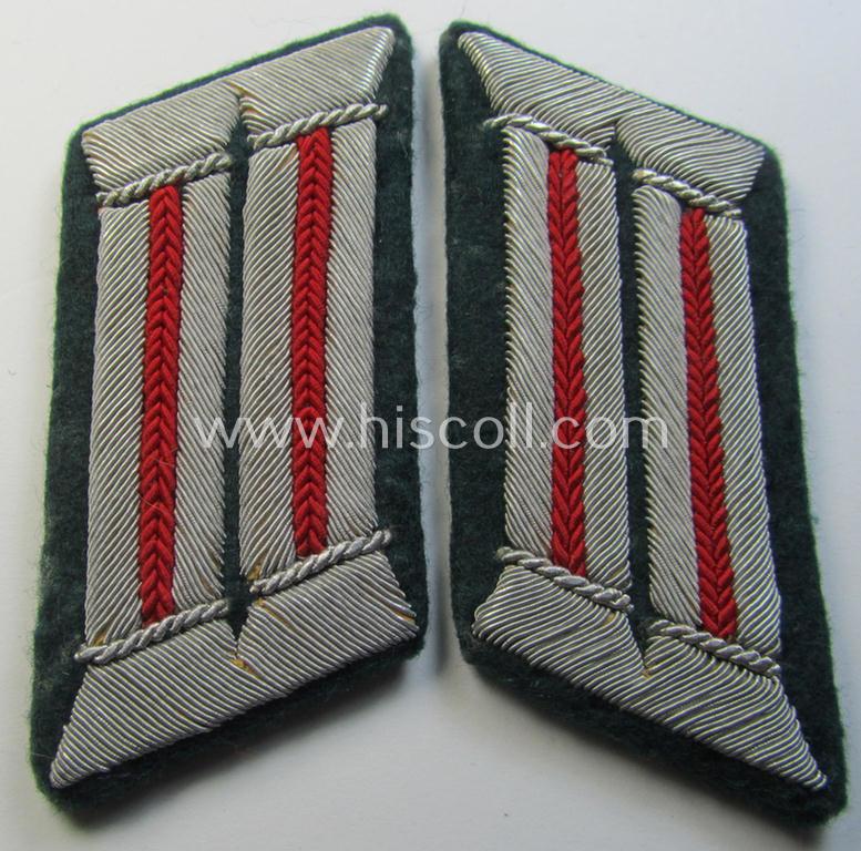 Moderately used - and fully matching! - pair of WH (Heeres) officers'-type collar-tabs, as was piped in the bright-red-coloured branchcolour as was intended for usage by an: 'Offizier der (Sturm)Artillerie-Truppen'