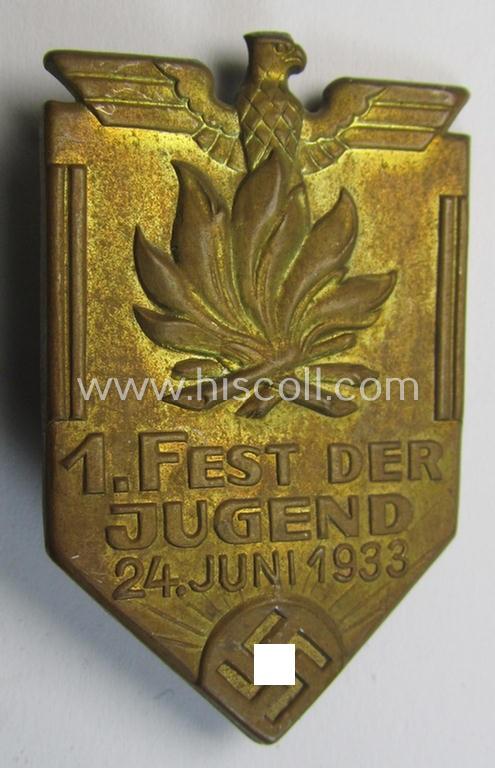Attractive - and scarcely encountered! - HJ o. DJ- (ie.'Hitlerjugend o. Deutsches Jungvolk') related 'tinnie' being a non-maker-marked example as executed in golden-toned metal and showing the text: '1. Fest der Jugend - 24 Juni 1933'
