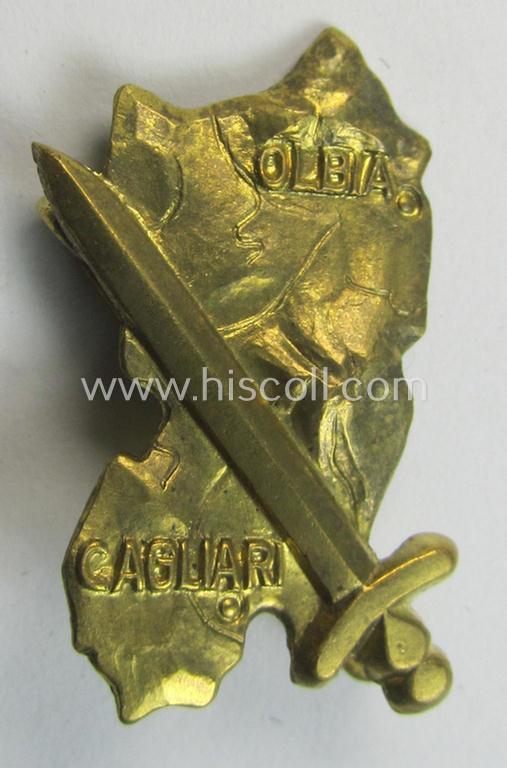 Attractive - very detailed and not that often seen! - WH (Heeres) lapel-pin (ie. 'Traditions- o. Erinnerungsabzeichen') as was worn and used by the members of the '90. Panzergrenadier-Division' (aka: 'Sardinienschild')