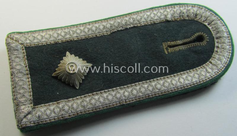 Single - and actually scarcely seen! - WH (Heeres) NCO-type (ie. 'M36-/M40'-pattern- and/or 'rounded-styled-') shoulderstrap as was intended for usage by a: 'Feldwebel eines Gebirgsjäger-Regiments'