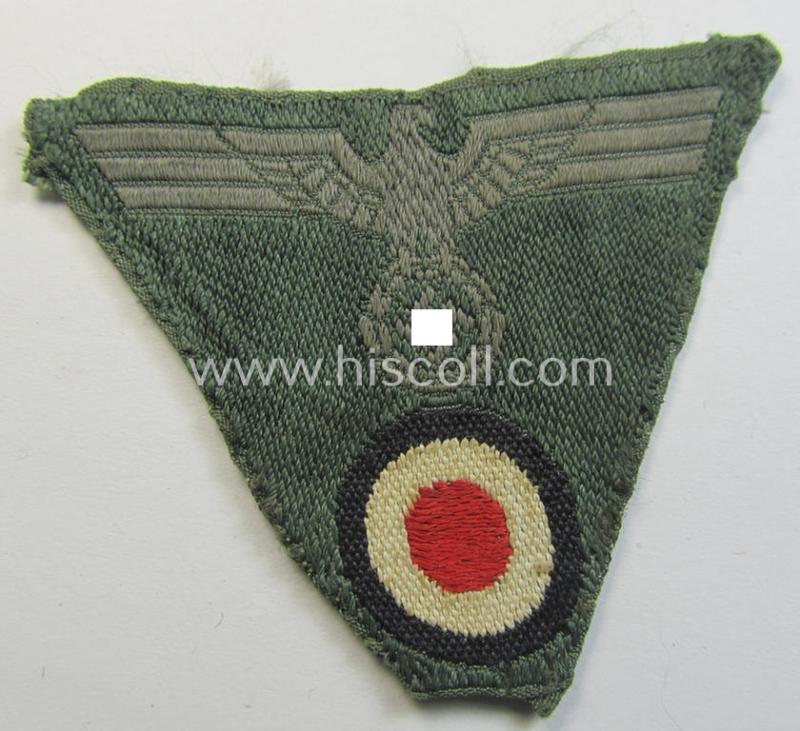 Attractive, WH (Heeres) EM/NCO-type: 'M43-pattern'-cap-eagle/cocarde (cap-trapezoid or: 'Mützentrapez') as was specifically produced for usage on the: 'M-43'-model, field-caps (ie. 'Einheitsfeldmützen für Mannschaften u. Unteroffiziere')