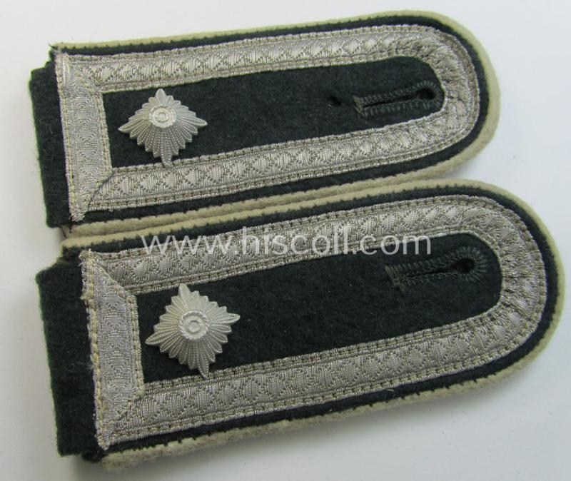 Attractive - and fully matching! - pair of WH (Heeres), early-war-period- (ie. 'M36'- ie. 'M40'-pattern, 'tailor-made') NCO-type shoulderstraps as was intended for usage by a: 'Feldwebel eines Infanterie-Regiments'