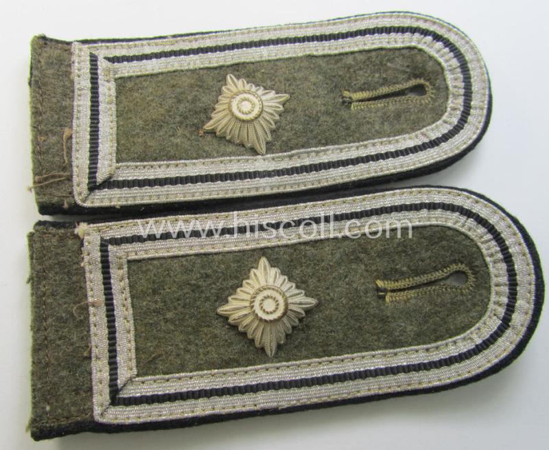 Attractive - and/or fully matching! - pair of RAD (ie. 'Reichsarbeitsdienst') NCO-type shoulderstraps (being of the 2nd pattern as used in the period between 1936-41) as was intended for an: 'RAD-Truppführer' (comparable with a 'Feldwebel'-rank)