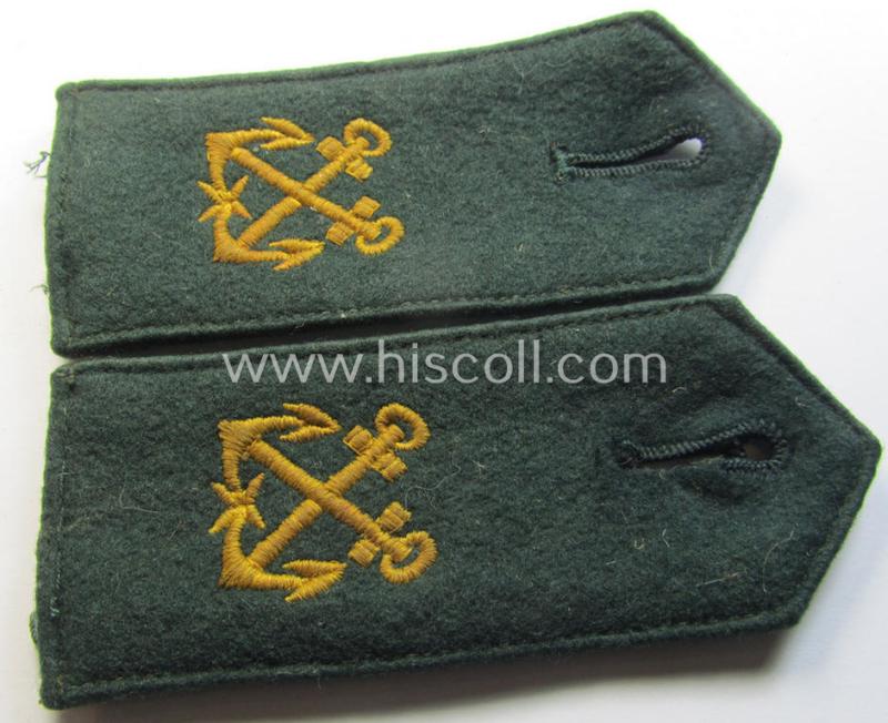 Attractive - and fully matching! - pair of 'cyphered'- (and I deem early- ie. mid-war-period) WH (Kriegsmarine) enlisted-mens'-type shoulderstraps as was intended for usage by a: 'Soldat eines Küsten-Artillerie- o. Küsten-Marine-Abteilungs'