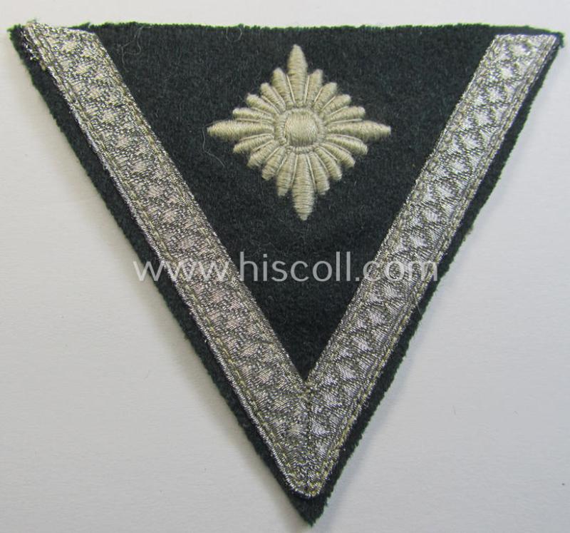 Attractive, WH (Heeres) 'Armwinkel' (or: arm-chevron) as executed on typical darker-green-coloured wool as was specifically intended for usage by a soldier with the (unusually encountered!) rank of an: 'Obergefreiter mit mehr als 6 Dienstjahren'