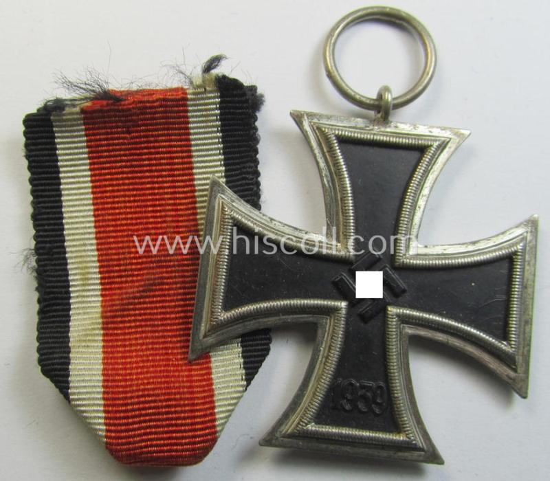 Superb, 'Eisernes Kreuz 2. Klasse' (or: iron cross 2nd class) being an early-period, non-maker-marked- and/or  magnetic specimen as was executed in the so-called: 'Schinkel'-pattern by (I deem) the maker: 'Wilh. Deumer'