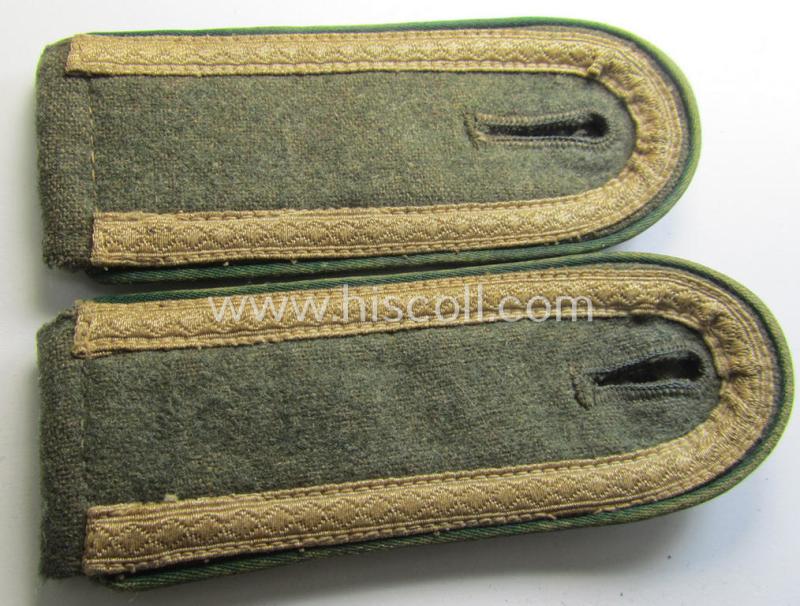 Attractive - fully matching and scarcely seen! - pair of WH (Heeres) NCO-type (ie. 'M40- o. M43'-pattern) shoulderstraps as was intended for usage by an: 'Unteroffizier eines Gebirgsjäger- o. Jäger-Regiments'