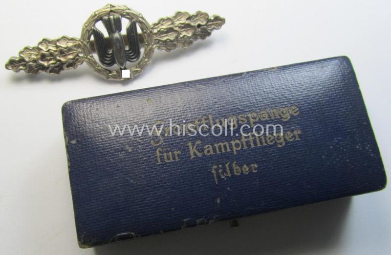 Stunning - and truly detailed! - 'Buntmetall'-based- (albeit non-maker-marked) specimen of a WH (Luftwaffe) 'Frontflugspange für Kampfflieger in Silber' that came stored in its early-war-pattern etui as issued