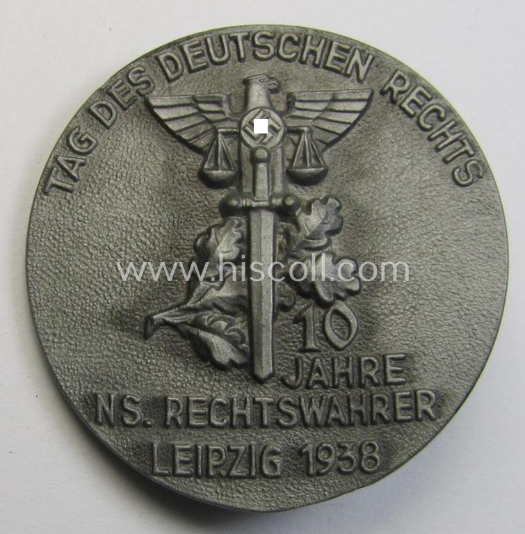 Commemorative - and resin-based! - 'Rechtswahrer'-related 'tinnie' being a maker- (ie. 'R. Sieper & S.'-) marked example depicting the 'Rechtswesen'-symbol and text: 'Tag des Deutschen Rechts - 10 Jahre NS-Rechtswahrer - Leipzig 1938'