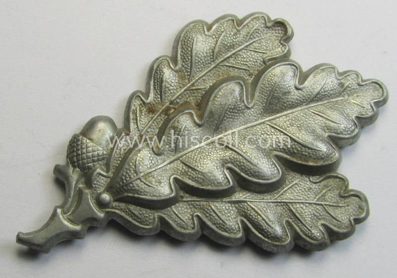 Attractive, WH (Heeres) greyish-silver-coloured so-called: 'M43'-pattern cap-badge (ie. 'Mützenabzeichen') depicting three: 'Eichenlaub'-branches as was used by the various 'Jäger'-related, divisional staff-members