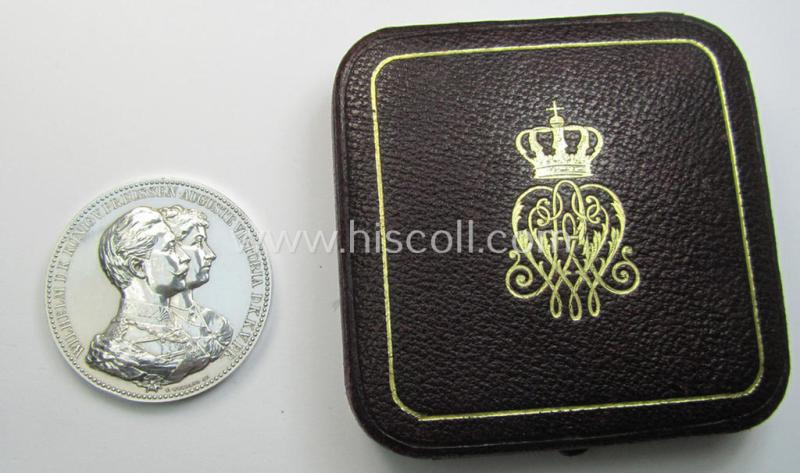 Superb, genuine silver-based, 'Preussen'-related commemorative-award-plaque (ie. 'Erinnerungs- o. nichttragbare Auszeichnungsplakette' or: 'Ehejubiläums-Medaille zur Hochzeit Wilhelm II u. Auguste Victoria' and that came stored in its period etui