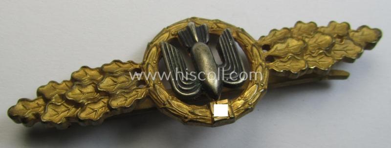 Attractive, tombak- (ie. 'Buntmetall'-) based- and/or non-maker-marked example of a WH (Luftwaffe) 'Frontflugspange für Kampfflieger in Gold' as presumably produced by the: 'C.E. Juncker'-company