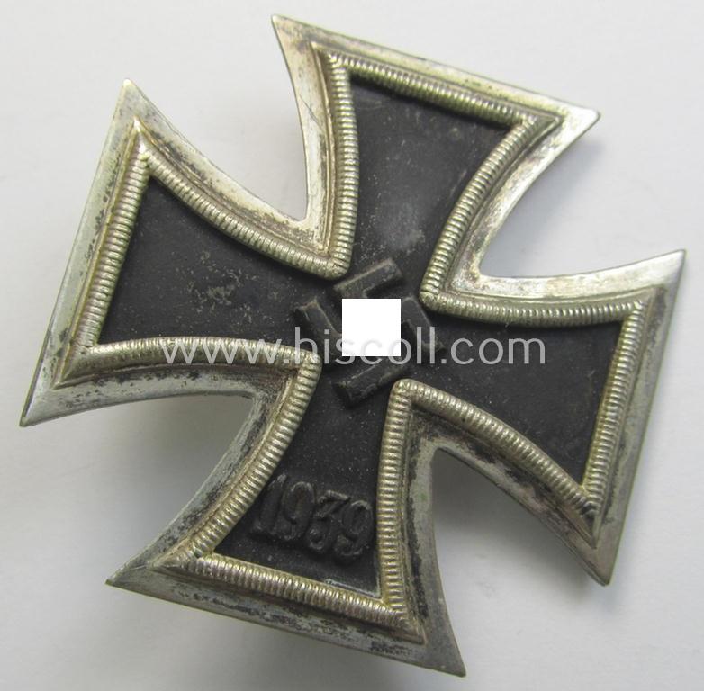 Early war-period 'Eisernes Kreuz 1. Klasse' (or: Iron Cross 1st class), being a neatly maker- (ie. 'L/13'-) marked and minimally vaulted example as was produced by the (desirable!) 'Hersteller' (ie. maker) 'Paul Meybauer'