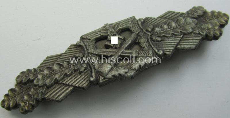 'Nahkampfspange in Bronze' (or: bronze-class close-combat clasp ie. CCC) being a maker- (ie. 'FLL'-) marked- and truly converse-shaped so-called: '3rd pattern'-specimen as was produced by the maker- (ie. 'Hersteller') 'Friedrich Linden'