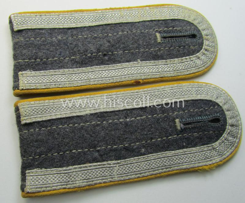 Superb - and fully matching! - pair of later-war-period, so-called: 'M44'-pattern, simplified WH (Luftwaffe) NCO-type shoulderstraps as was intended for usage by an: 'Unteroffizier der Flieger o. Fallschirm-Truppen'