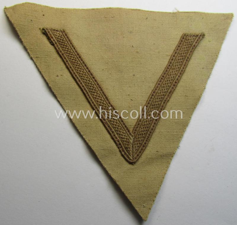 Attractive - and rarely seen! - WH (Luftwaffe) tropical-styled, 'Armwinkel' (or: arm-chevron) as executed on typical beige- ie. tan-coloured linnen as was specifically intended for usage by a soldier with the rank of a: 'Gefreiter'