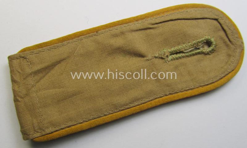 Single, WH (Luftwaffe) tropical-issued, EM-type-shoulderstrap as executed in beige-coloured linnen (as was specifically intended for usage on the tropical-shirts ie. tunics) as was intended for a: 'Soldat der Flieger- o. Fallschirmjäger-Truppen'