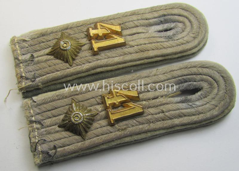 Attractive - fully matching albeit somewhat moth-damaged - pair of WH (Heeres) neatly 'cyphered', officers'-type shoulderboards as (dual)piped in the white-coloured branchcolour as was intended for an: 'O.Ltn. der Res. des Infanterie-Regiments 41'