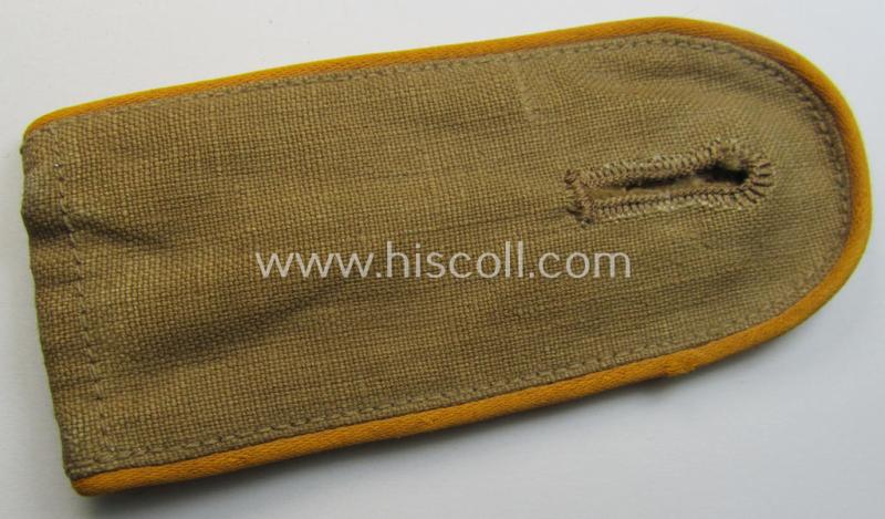 Single, WH (Luftwaffe) tropical-issued, EM-type-shoulderstrap as executed in beige-coloured linnen (as was specifically intended for usage on the tropical-shirts ie. tunics) as was intended for a: 'Soldat der Flieger- o. Fallschirmjäger-Truppen'
