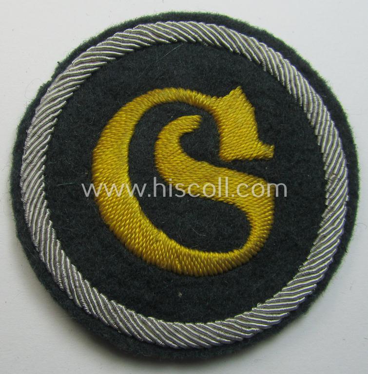 Attractive - and scarcely encountered! - WH (Heeres) hand-embroidered, trade- and/or special-career insignia (ie. 'Tätigkeitsabzeichen') as executed on a darker-green-coloured background, as was intended for a: 'geprüfter Schirrmeister'