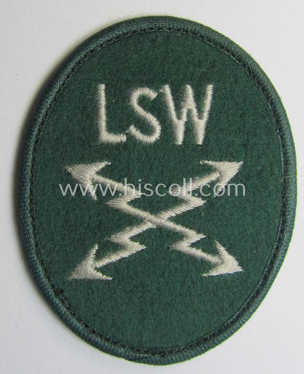Superb - never before seen and rarely encountered! - machine-embroidered, so-called: 'Luftschutz Warn-Dienstes'- (or: 'LSW'-) related trade- and/or special-career insignia (ie. 'Tätigkeitsabzeichen') depicting two 'Blitzes' and text: 'LSW'