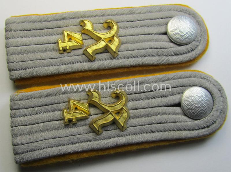 Superb - and/or fully matching and very rarely encountered! - WH (Heeres) officers'-type, 'cyphered' shoulderboard-pair as was intended for usage by a: 'Leutnant u. Mitglied des Radfahr-Abteilungs o. Schwadrons 4'