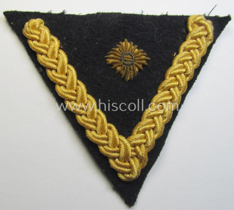 Neat - and not that often seen! - example of a 'standard-issue'-type, WH (Kriegsmarine) rank-chevron (or: 'Armwinkel') as was intended for usage on the various darker-blue-coloured naval tunics as was intended for an: 'Matrosen-Stabsgefreiter'