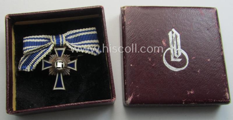 Neat - albeit non-maker-marked - 2 cms. sized miniature of an: 'Ehrenkreuz der Deutschen Mutter in Bronze' that came stored in its 'L/15'-marked, two-pieced LDO-box (as was produced by the: 'O. Schickle'-company) as found