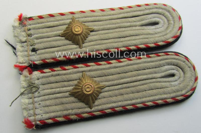 Pair of Waffen-SS, officers'-type shoulderboards 'Obersturmführer' ie.: 'Waffen-SS Fachführer'