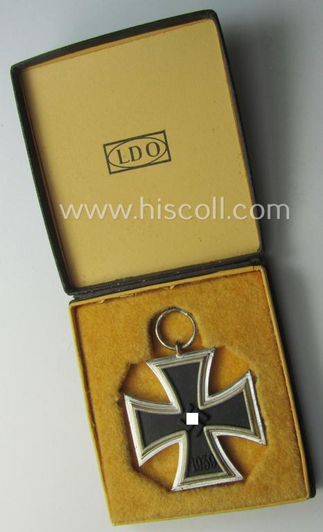 Stunning, 'Eisernes Kreuz II. Klasse' being a maker- (ie. 'L/11'-) marked example by the maker (ie. 'Hersteller'): 'Wilhelm Deumer' and that came stored in its rarely seen 'LDO'-etui ie. box