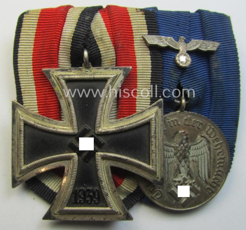 Attractive example of a 2-pieced WH (Heeres o. KM etc.) medal-bar (ie. 'Orden- o. Doppelspange') showing resp. an: 'EKII. Kl.' and a: 'WH-Dienstauszeichnung 4. St.' (with firmly attached silver-toned eagle-device)