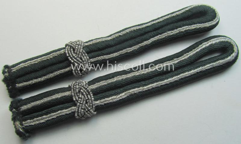 Pair of WH (Luftwaffe) NCO-type shoulderboards: 'Feldwebel' (ie.: 'Beambter ie. Sonderführer a. Kd.')