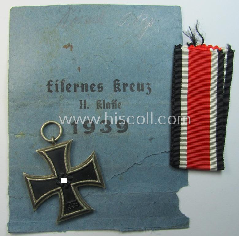 Superb, 'Eisernes Kreuz 2. Klasse' being an early-period, non-maker-marked specimen as was executed in the so-called: 'Schinkel'-pattern by (I deem) the maker: 'Paul Meybauer' and that comes stored in its rare pouch