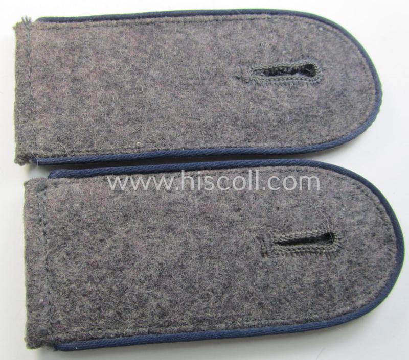 Pair of WH (LW) EM-type shoulderstraps: 'Soldat der Sanitäts-Trpn.'
