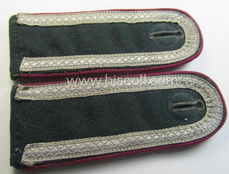 Superb - and fully matching! - pair of pre- (ie. early-) war-period so-called: 'M36 o. M40'-pattern, WH (Heeres) NCO-type shoulderstraps as piped in the 'bordeaux'-coloured branchcolour as intended for an: 'Uffz. eines (Nebel)Werfer-Rgts. o. Abtls.'