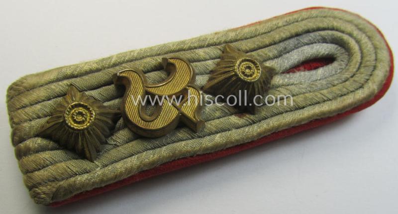 Attractive - albeit regrettably single! - WH (Heeres) neatly 'cyphered' officers'-type shoulderboard as was specifically intended for a: 'Hauptmann eines Artillerie-Beobachtungs-Abteilungs'