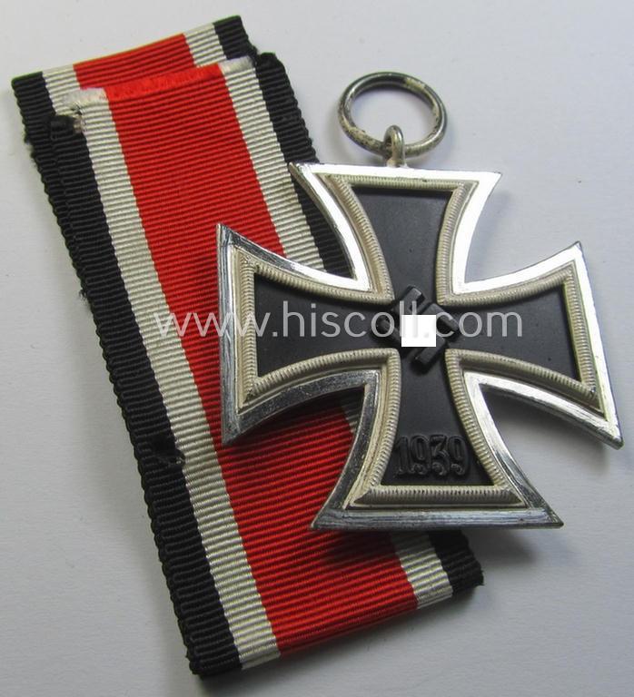 Superb, 'Eisernes Kreuz II. Klasse' being a non-maker-marked example that comes together with its original- and never-mounted ribbon (ie. 'Bandabschnitt') as was (I deem) produced by the maker (ie. 'Hersteller'): 'Wächtler & Lange'