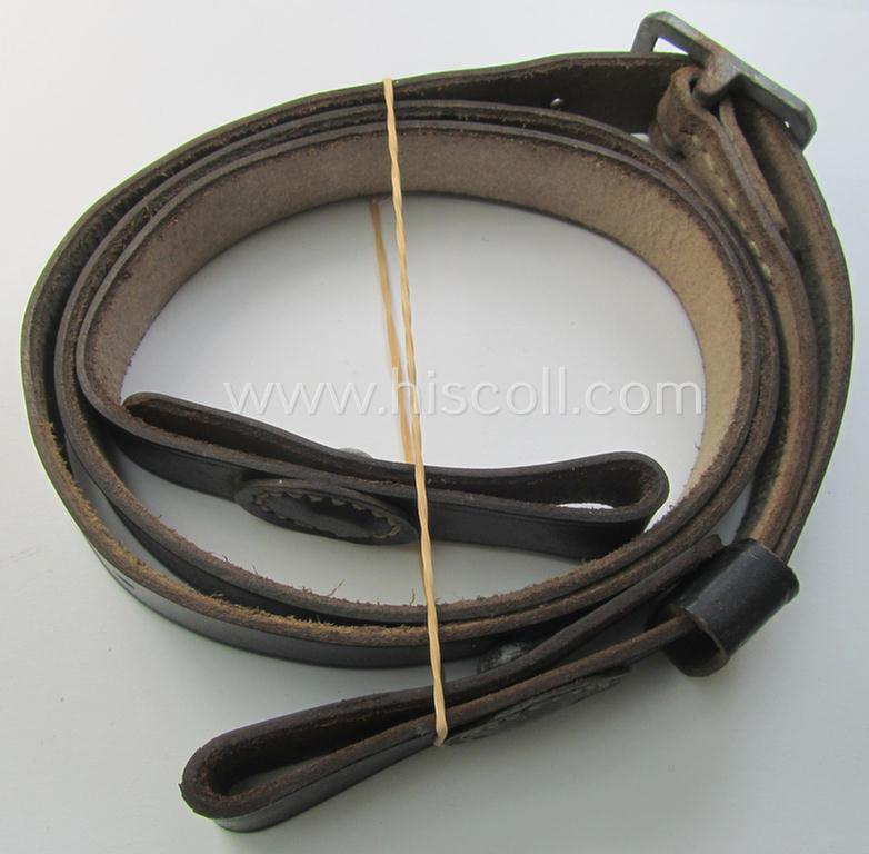 Attractive, early-war-period, generic-type 'standard-issue'-pattern, black-coloured- and/or leather-based WH carrying-strap (ie. 'Trageriemen') being a 'virtually mint' example that bears an impressed makers'-designation and/or date: '1941'
