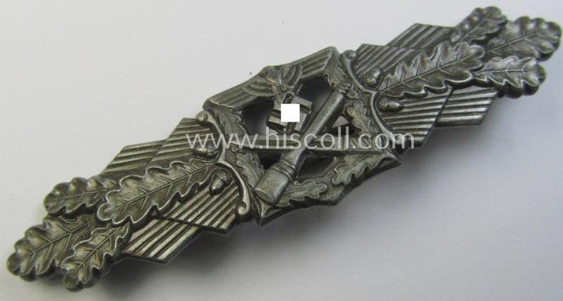 Attractive, 'Nahkampfspange in Bronze' (or: bronze-class close-combat clasp ie. CCC) being a maker- (ie. 'FLL'-) marked, so-called: '3rd pattern'-specimen as was produced by the maker- (ie. 'Hersteller') 'Friedrich Linden'
