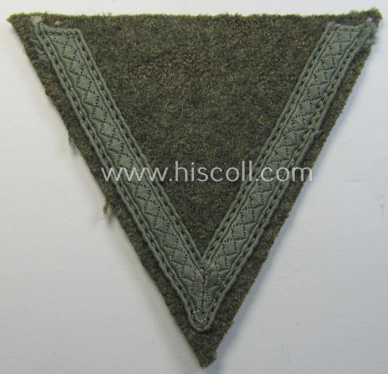 WH (Heeres) 'Armwinkel' (or: arm-chevron) as executed on typical field-grey-coloured wool as was specifically intended for usage by a soldier with the rank of: 'Gefreiter'