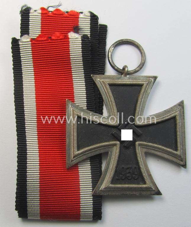 Stunning - and scarcely found! - 'Eisernes Kreuz II. Klasse' being a clearly maker- (ie. 'L/11'-) marked example by the maker (ie. 'Hersteller'): 'Wilhelm Deumer' and that comes in an overall very nicely preserved condition